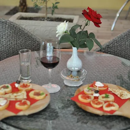 Theranda Boutique 酒店 3*