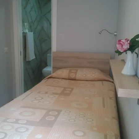 酒店 Theranda Boutique 3*