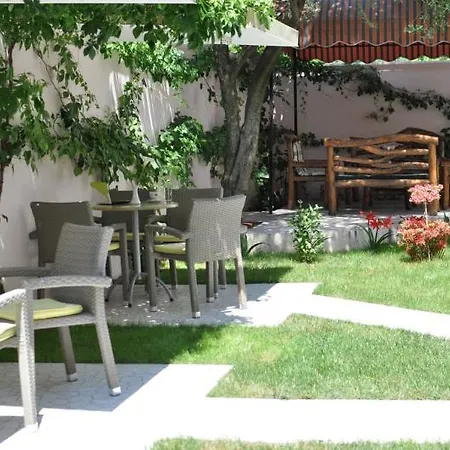 Theranda Boutique 3* 地拉那