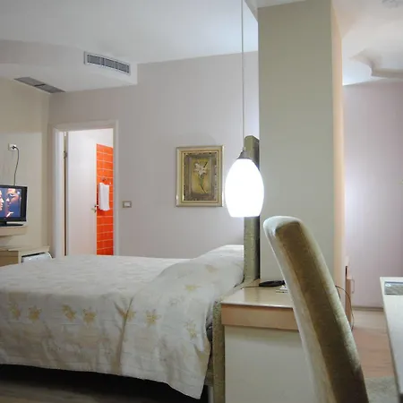 Theranda Boutique فندق تيرانا
