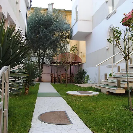 Theranda Boutique 酒店 3*