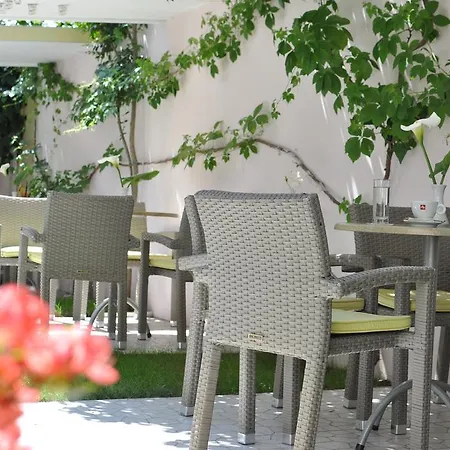 Theranda Boutique 地拉那