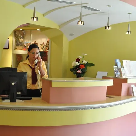 酒店 Theranda Boutique 3*