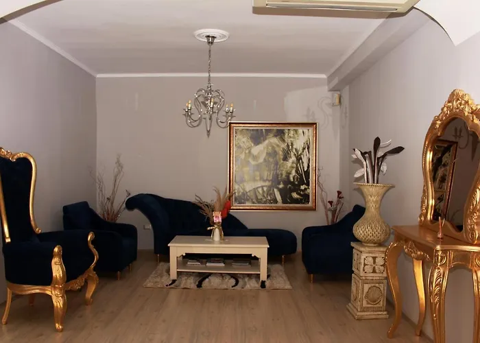 Theranda Boutique فندق