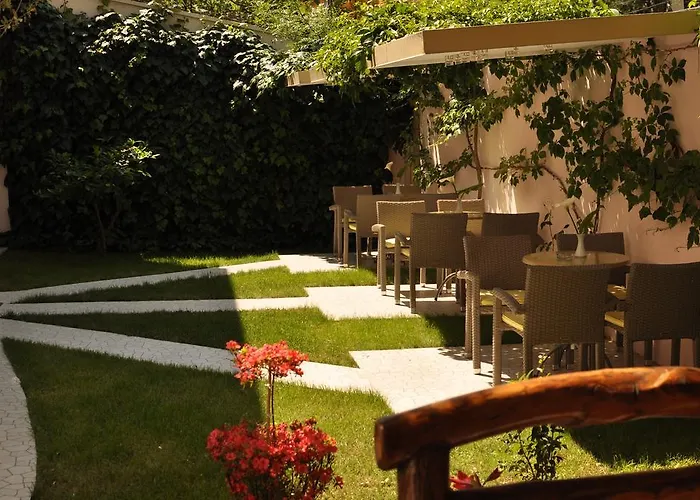 Theranda Boutique فندق