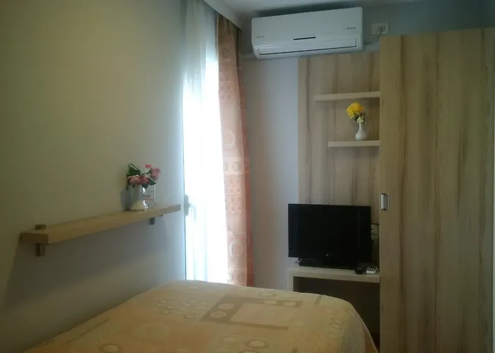 فندق Theranda Boutique 3*