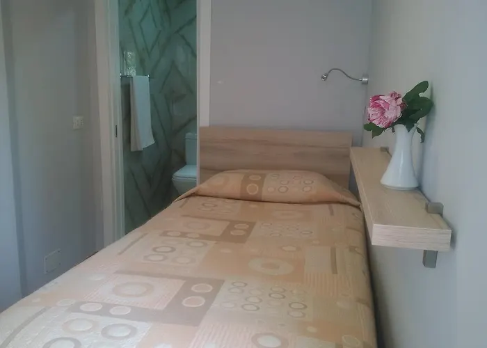 فندق Theranda Boutique 3*