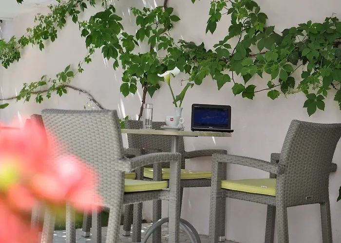 Theranda Boutique 3* تيرانا