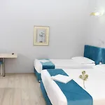 Theranda Boutique מלון 3*