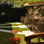 Theranda Boutique מלון