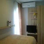 מלון Theranda Boutique 3*