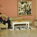 מלון Theranda Boutique 3*