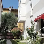 Theranda Boutique טיראנה