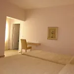 Theranda Boutique מלון