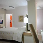 Theranda Boutique מלון טיראנה