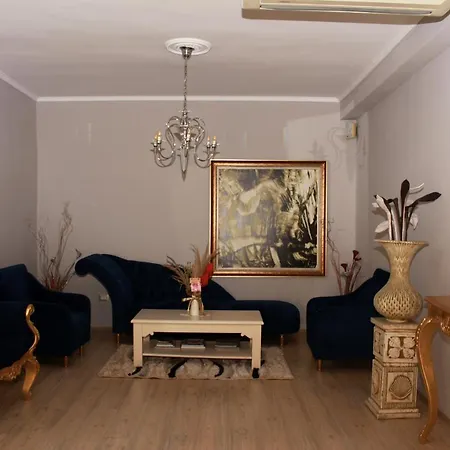 Theranda Boutique מלון