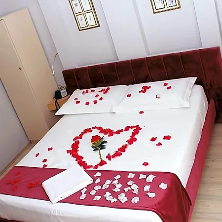Theranda Boutique Hotel 3*