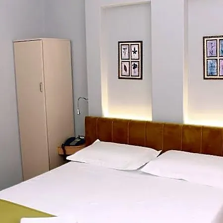 Theranda Boutique 地拉那