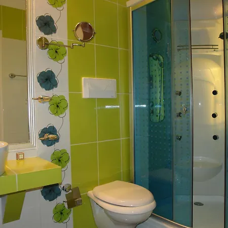 Theranda Boutique Hotel 3*