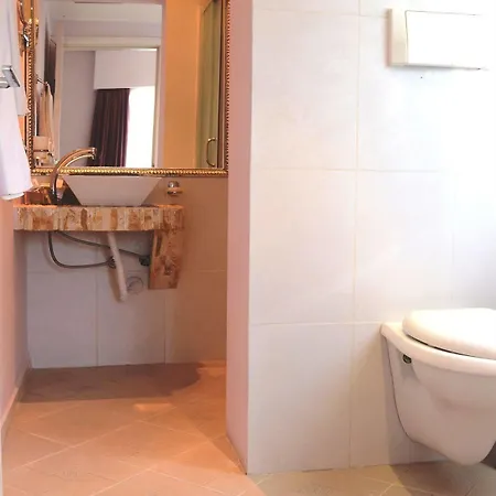 Theranda Boutique 3*